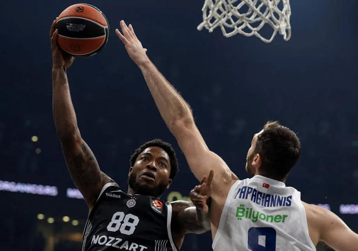 Tyrique Jones, pívot de referencia del Partizan, mide 2,03.